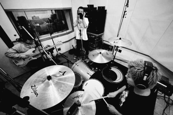 Ken Yokoyama、KUZIRA「HEY-SMITH Presents OSAKA HAZIKETEMAZARE FESTIVAL 2025」出演決定！